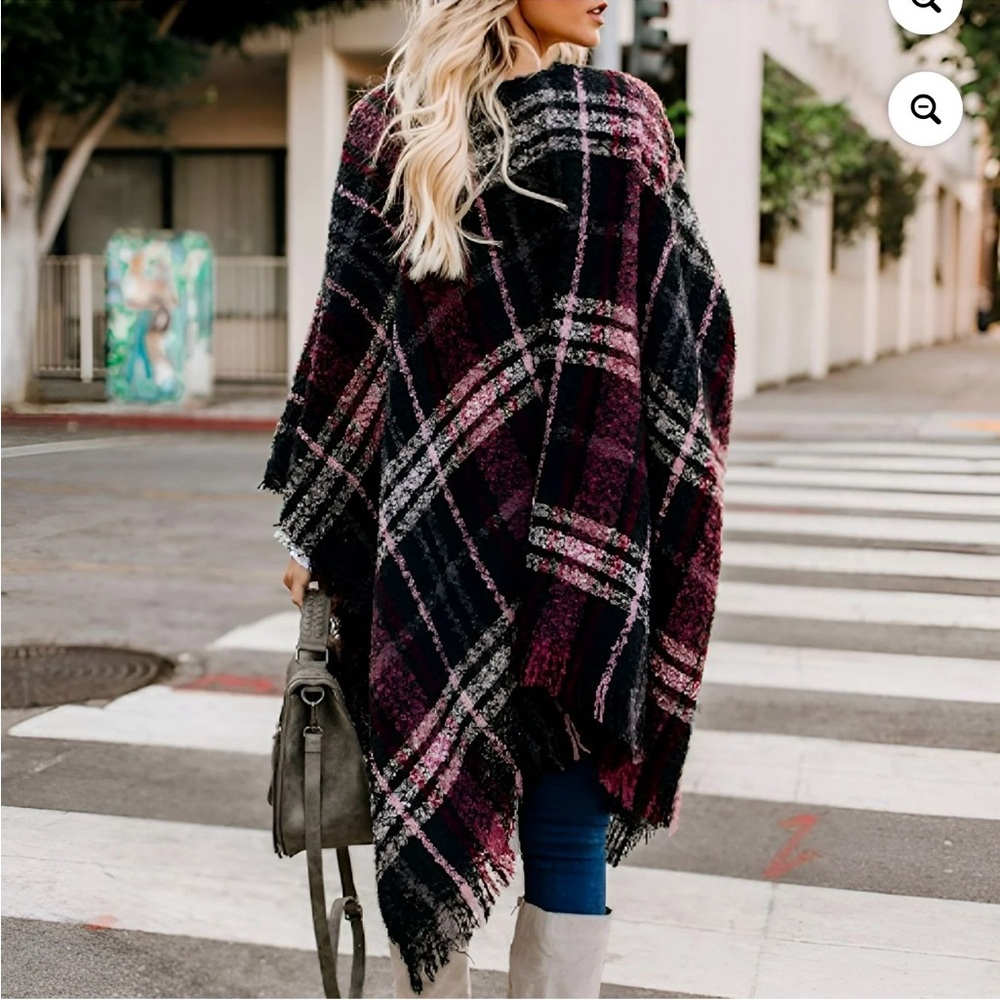 NWOT❤️MAURICES❤️ Oversized Poncho Style Sweater Black, Burgundy, White Plaid - Picture 2 of 9